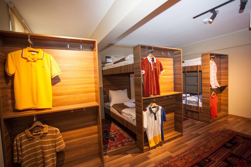 Juliet Rooms & Kitchen