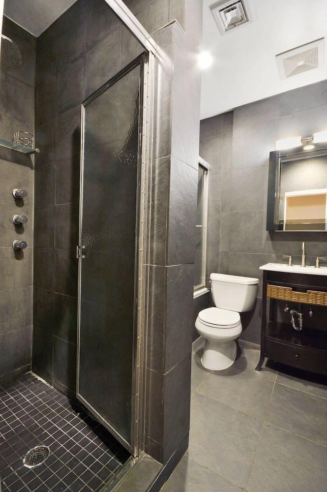 Midtown East 2BR 2Bath Apartment DR 28