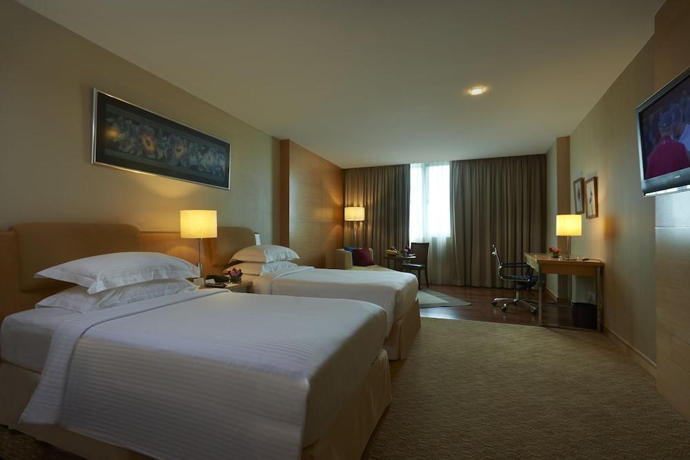 Royale Chulan The Curve