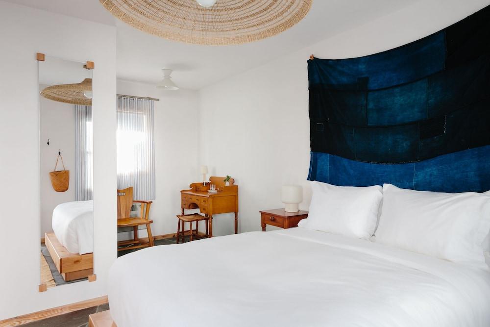 Daunt's Albatross Motel