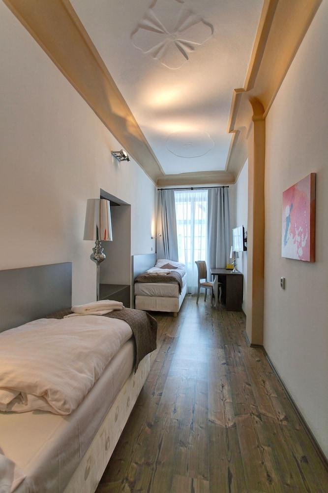 Suites & Apartments U Tri Hrusek