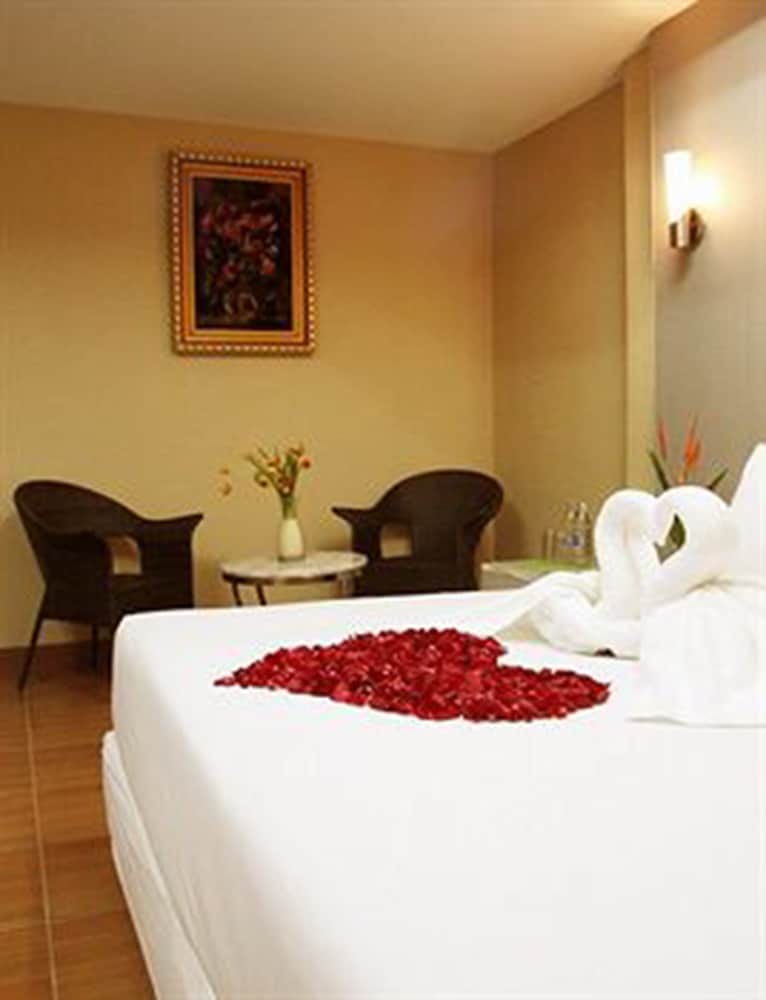 Visiting Card Hotel & Resort