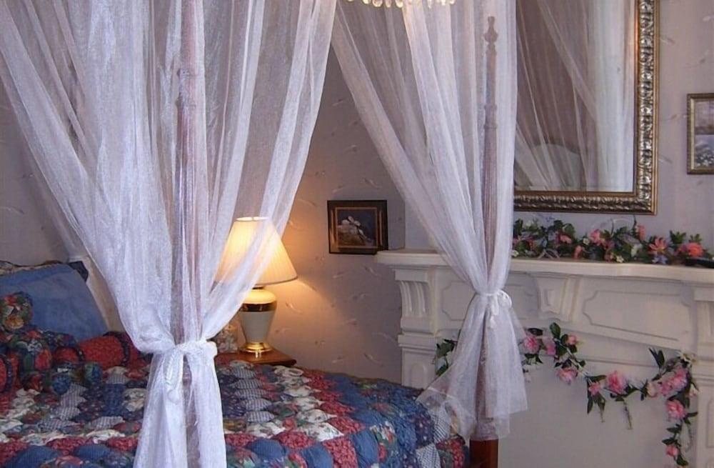 Roussell's Garden Bed & Breakfast