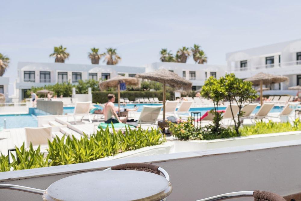 Aparthotel Beach Club