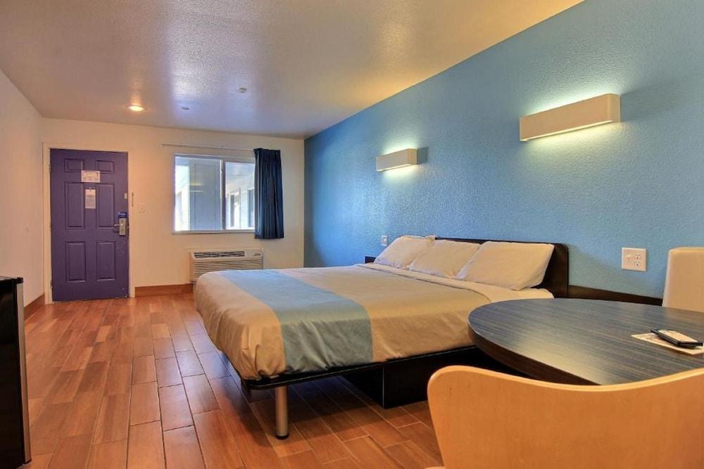 Motel 6 Rockport, TX