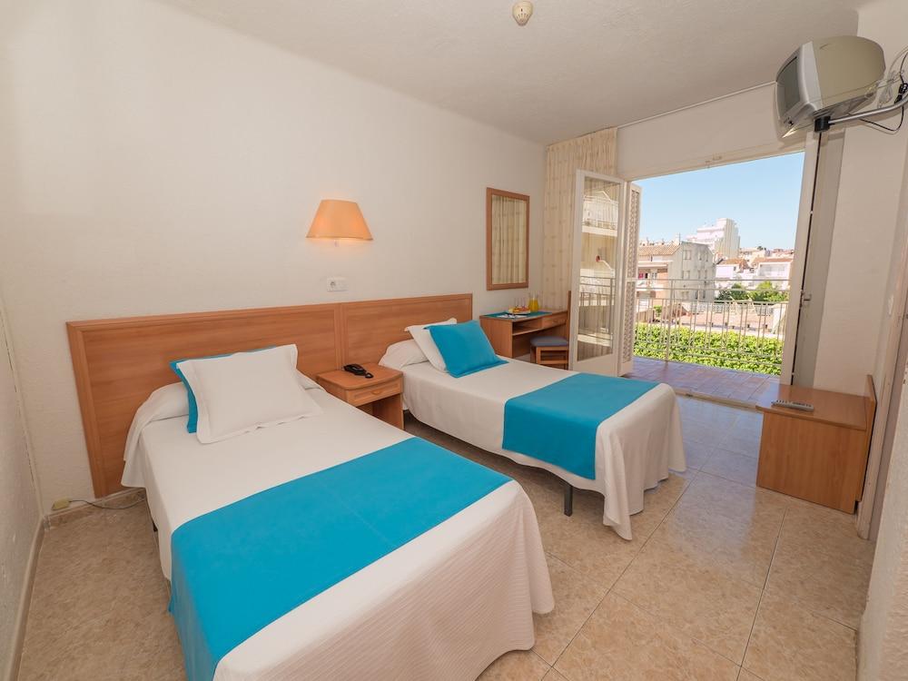 Hotel Checkin Pineda