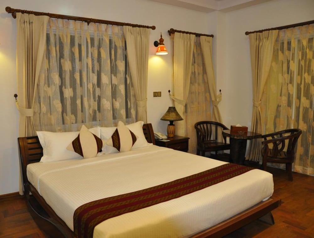 Yadanarpon Dynasty Hotel