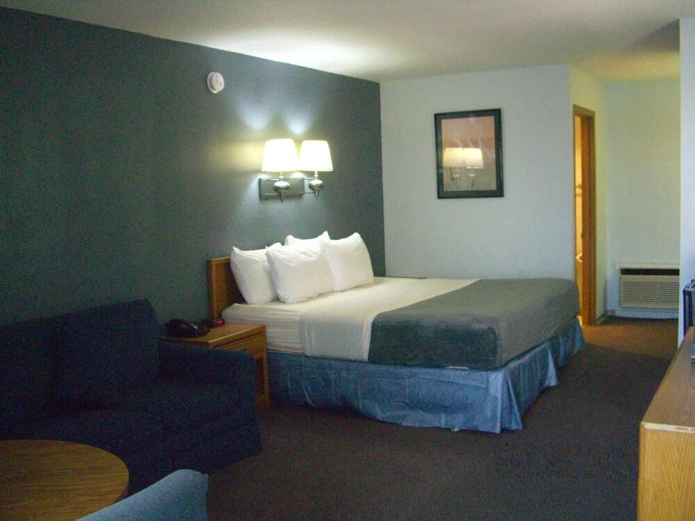 Quails Nest Inn and Suites