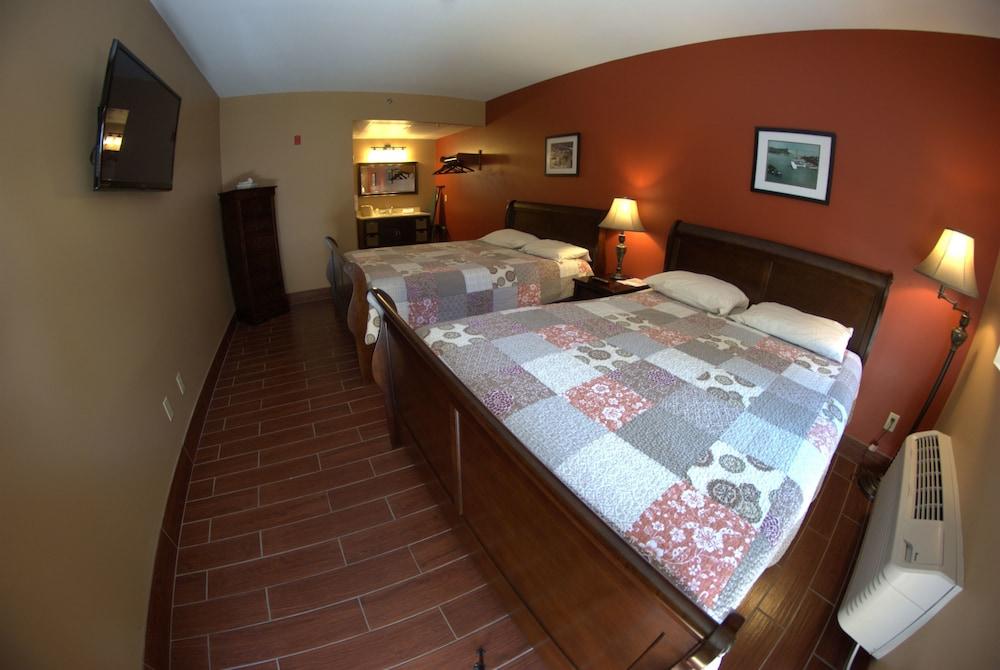 Put in Bay Victory Station Hotel