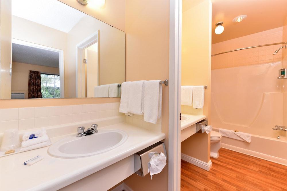 Canadas Best Value Inn Whitecourt