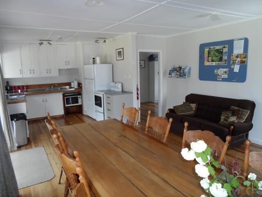 Lake Maraetai Lodge - Hostel