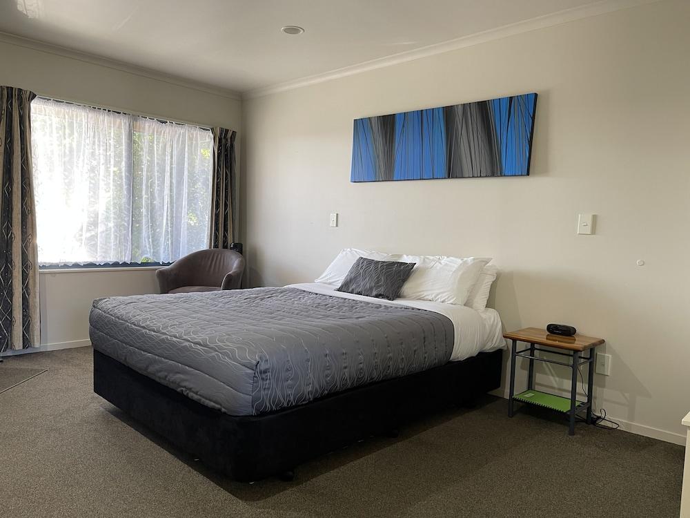 Bassingers Motor Lodge