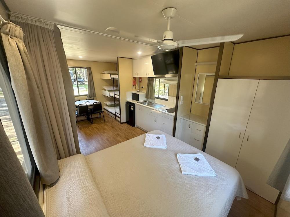 1770 Holiday Village