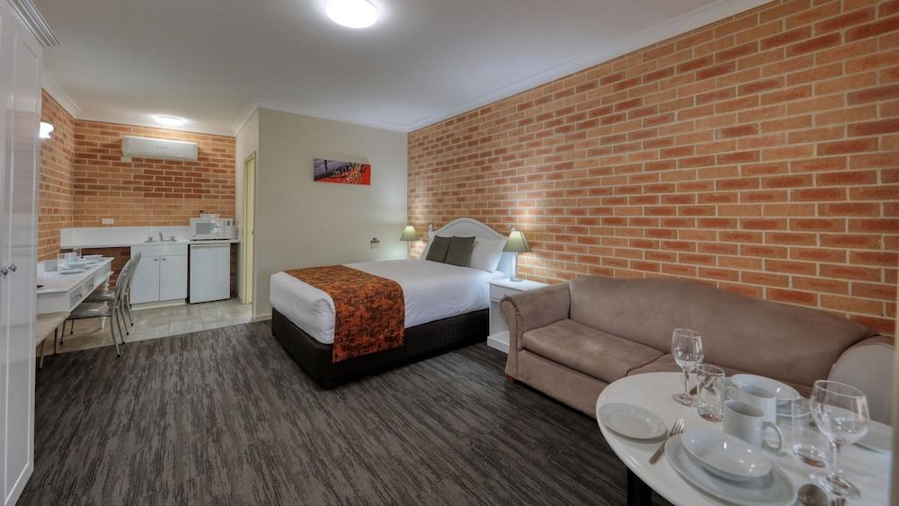 Country Gardens Motor Inn