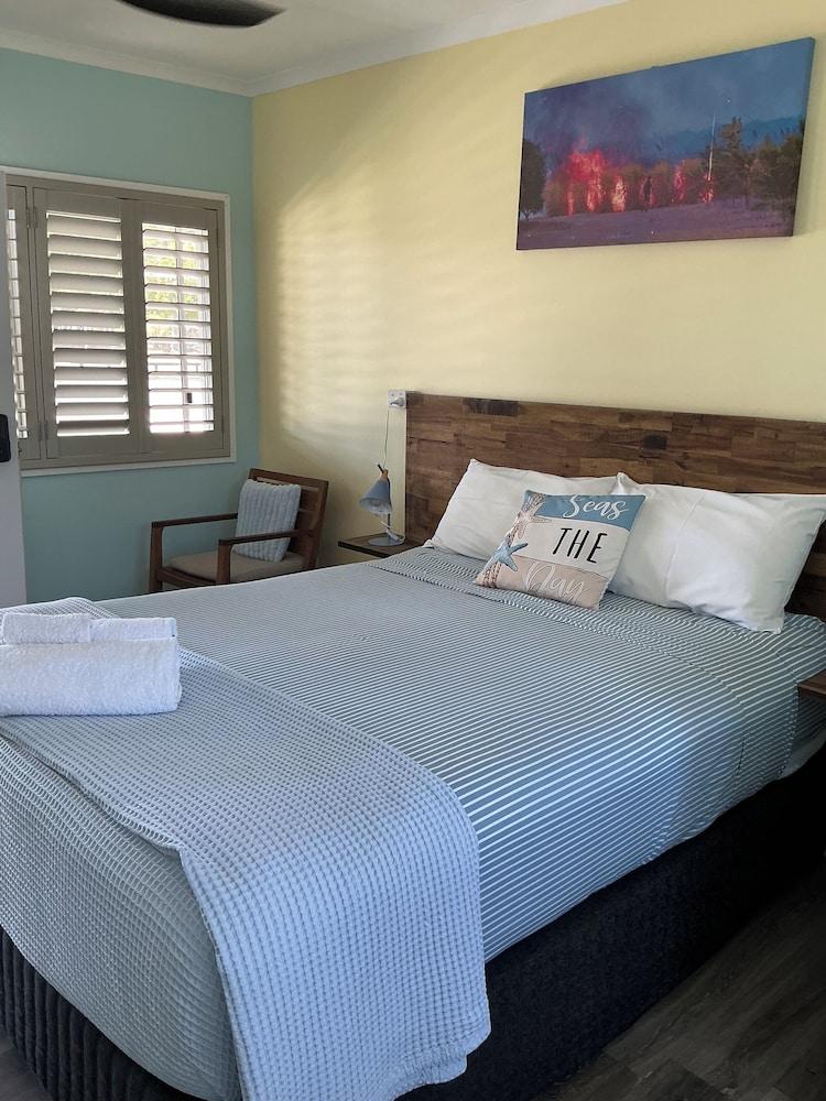 Moore Park Beach Motel