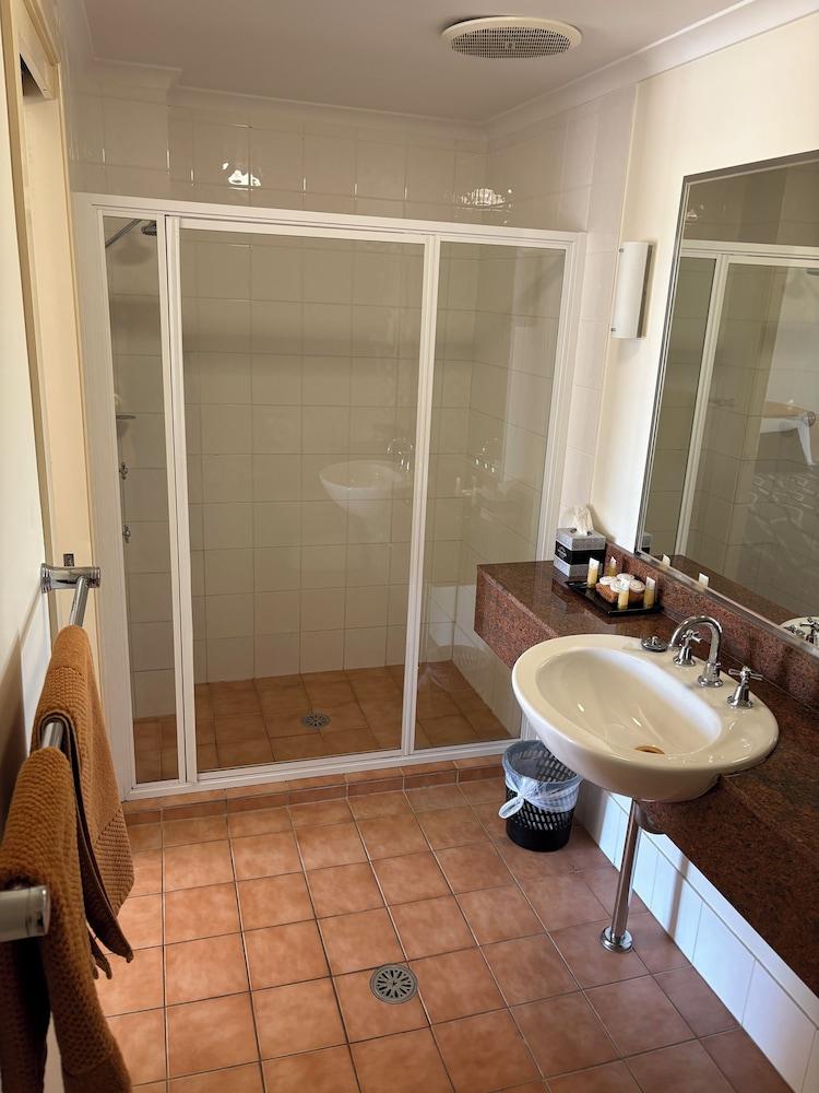 Golden Guitar Motor Inn