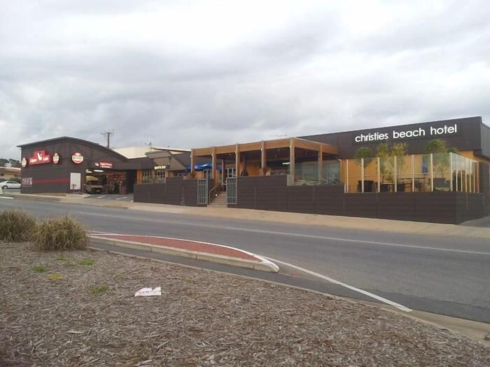 Christies Beach Hotel