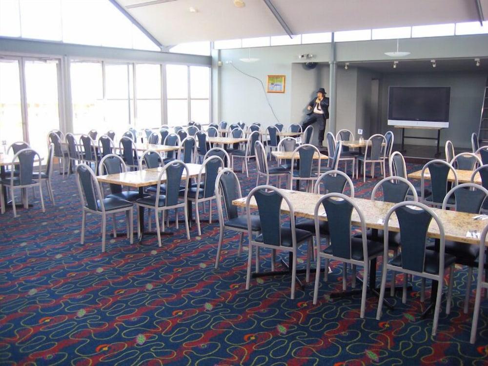 Christies Beach Hotel