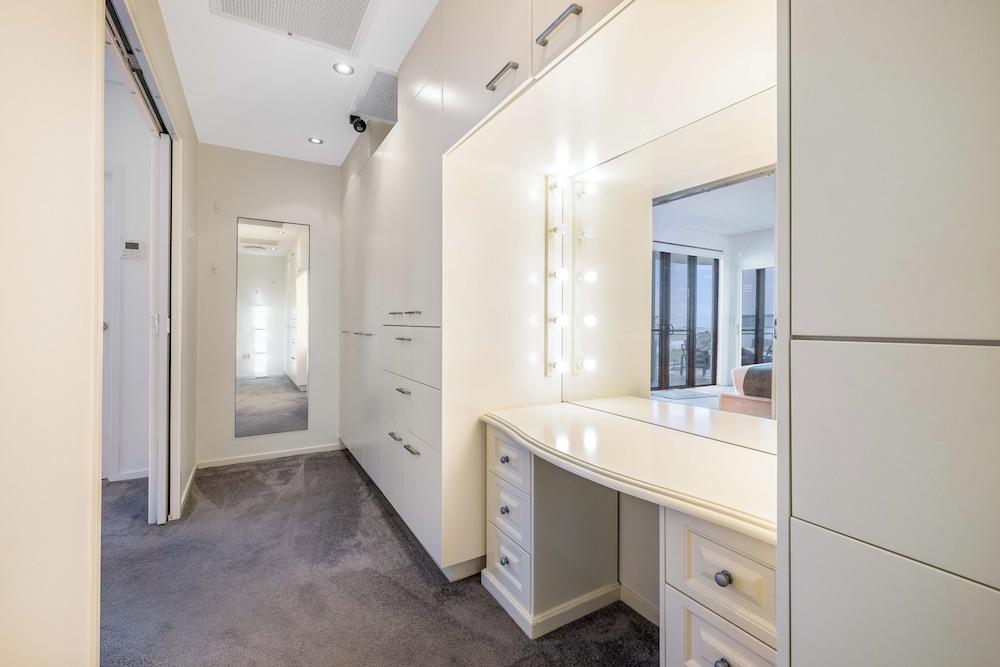 Meridian Alex Beach Apartments