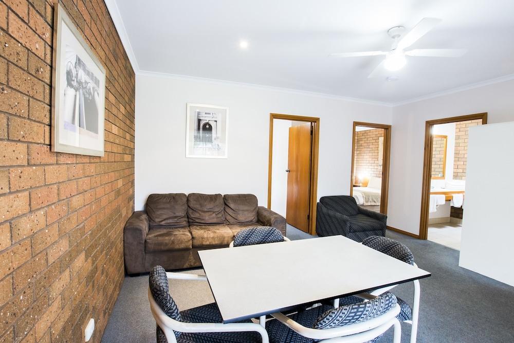 Sportslander Motor Inn