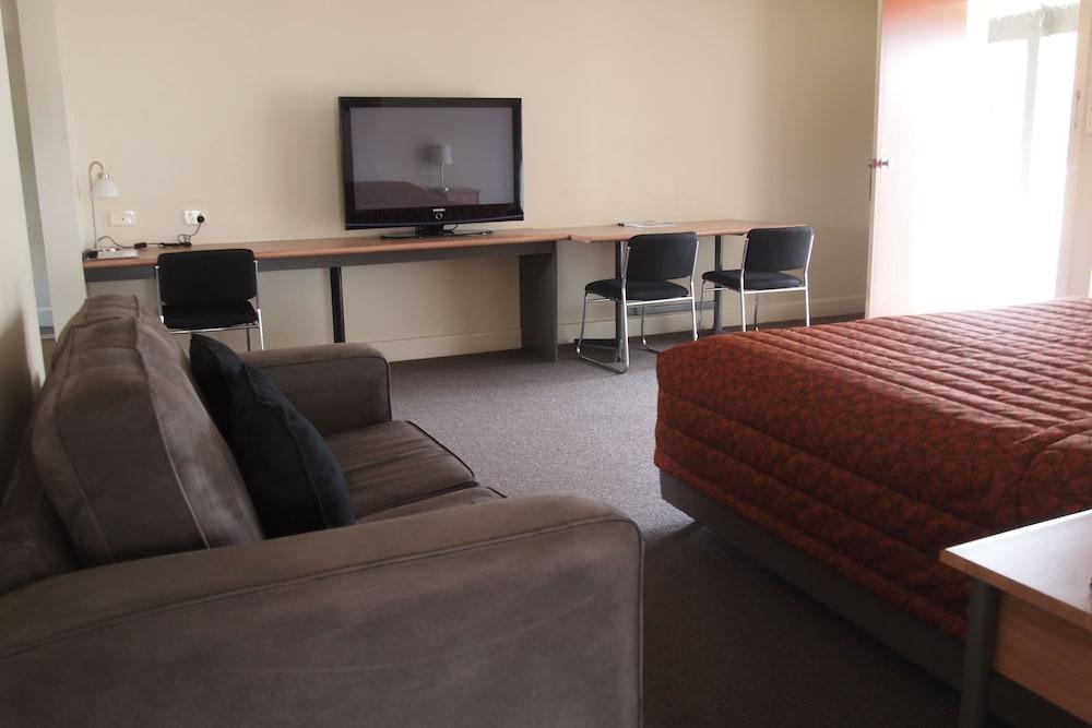 Alexander Cameron Suites