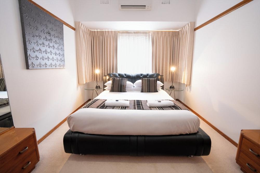 Sovereign Park Motor Inn