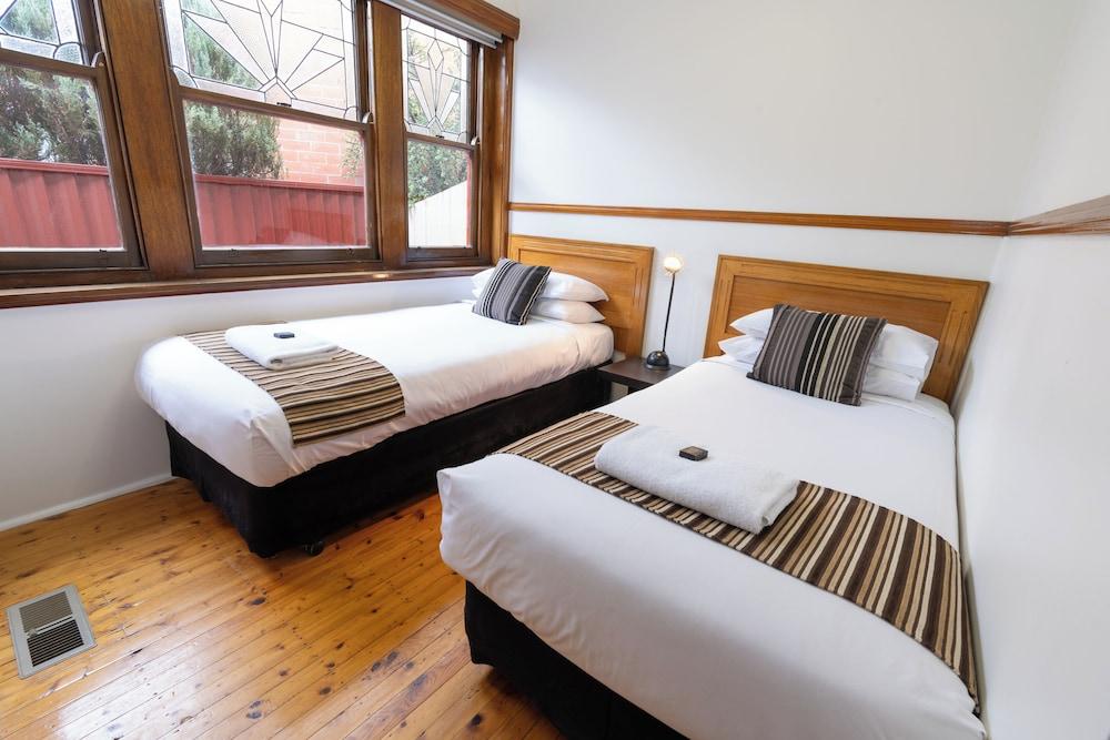 Sovereign Park Motor Inn