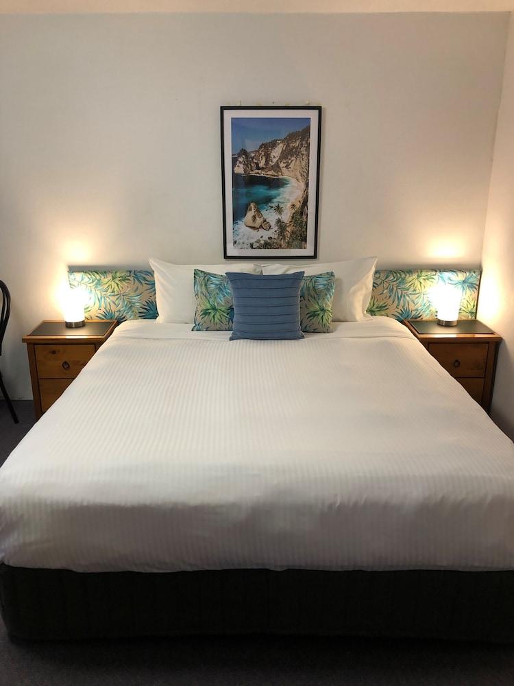 Avaleen Lodge Motor Inn