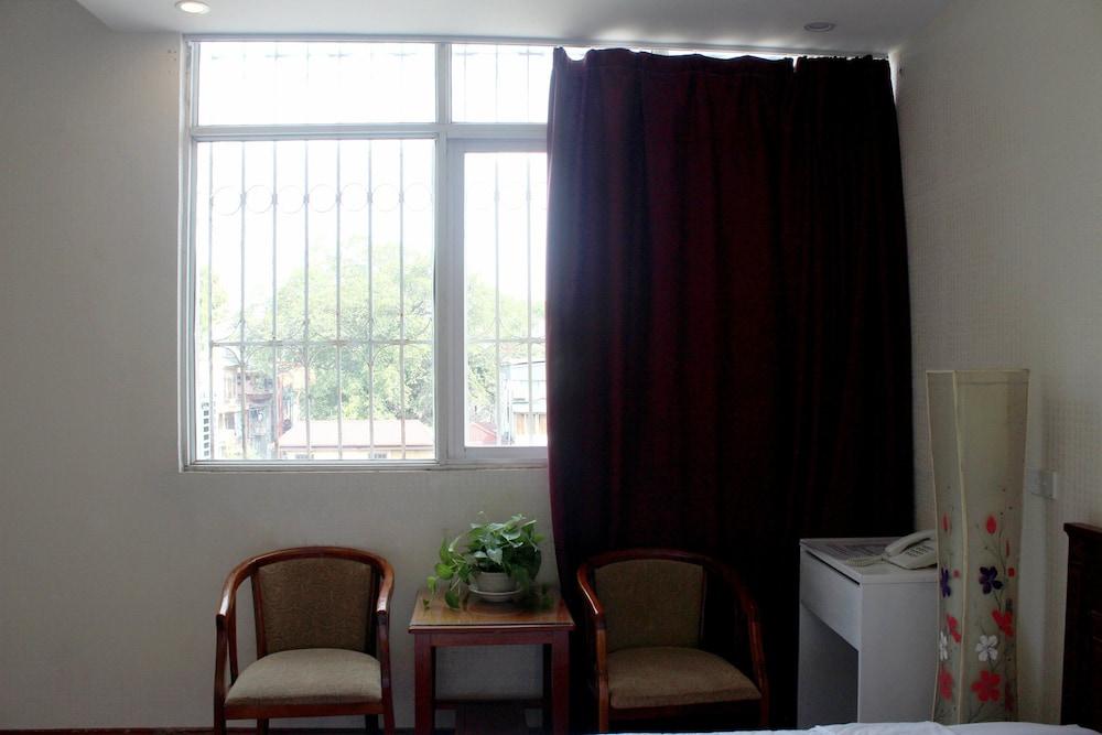 Le Petit Hanoi Hotel