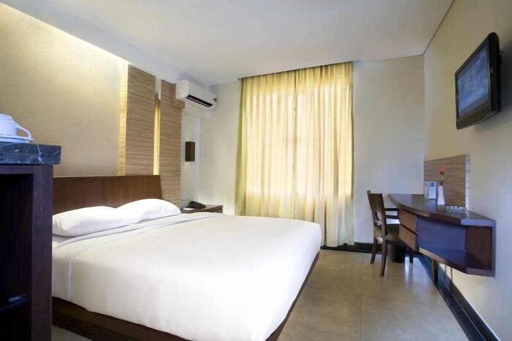 Losari Roxy Hotel