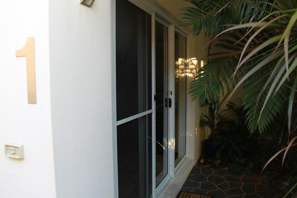 Salamander Beach Accommodation Adults Only