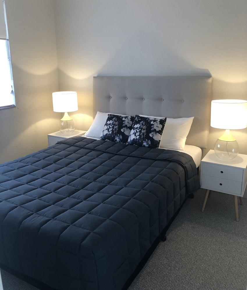 Estelle Kramer Motor Inn