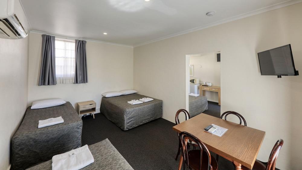 Coachman Hotel Motel