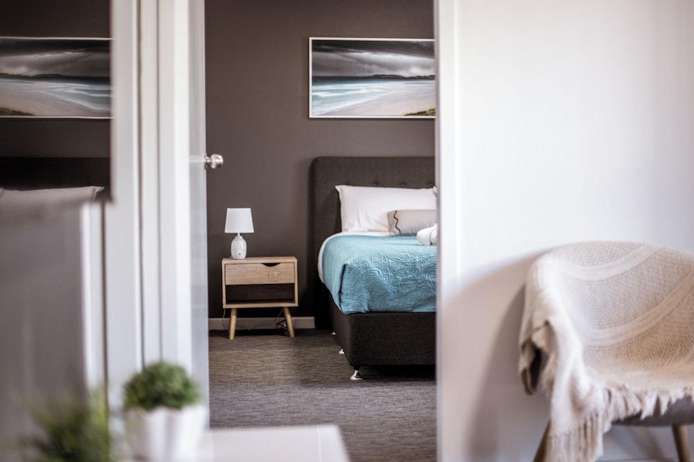 Archipelago Apartments