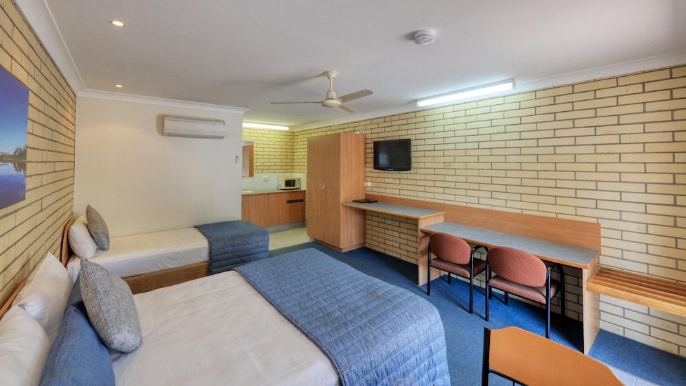 Riverland Motor Inn & River's Restaurant