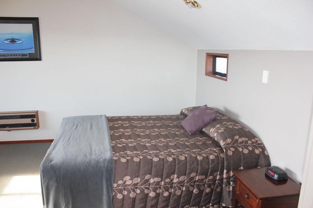 Centennial Court Hotel