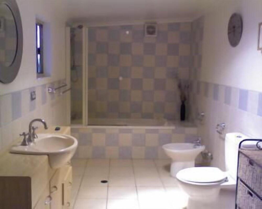 Mindacowie Seachange