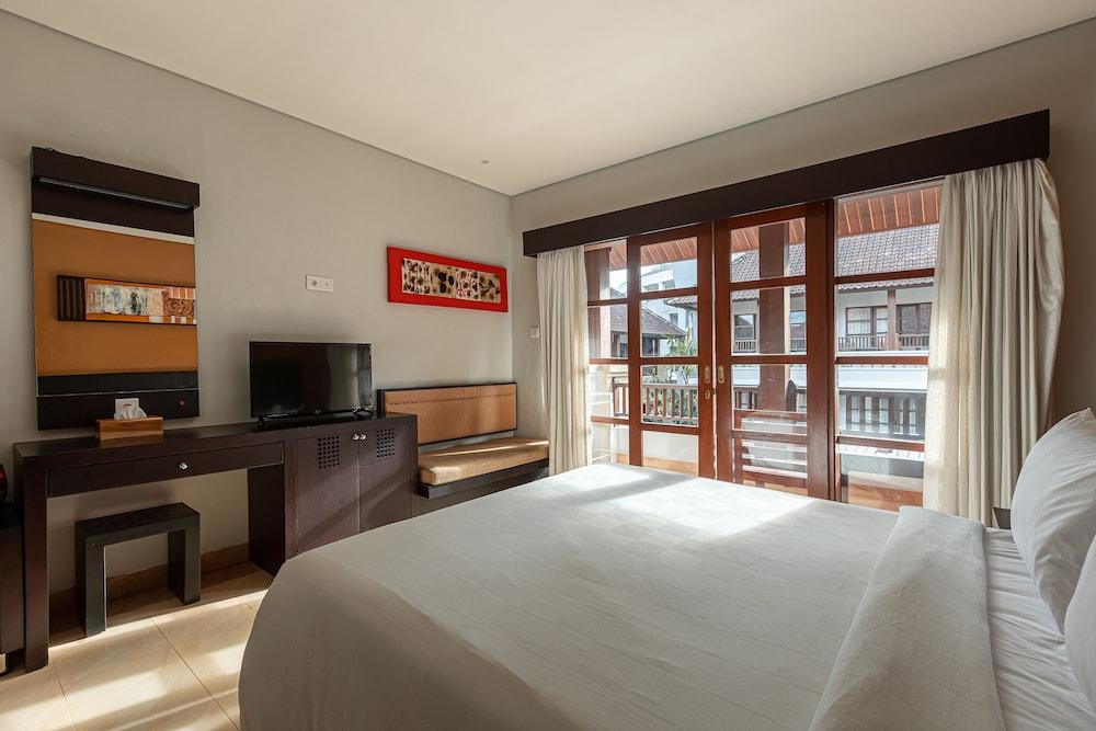 Fourteen Roses Beach Hotel