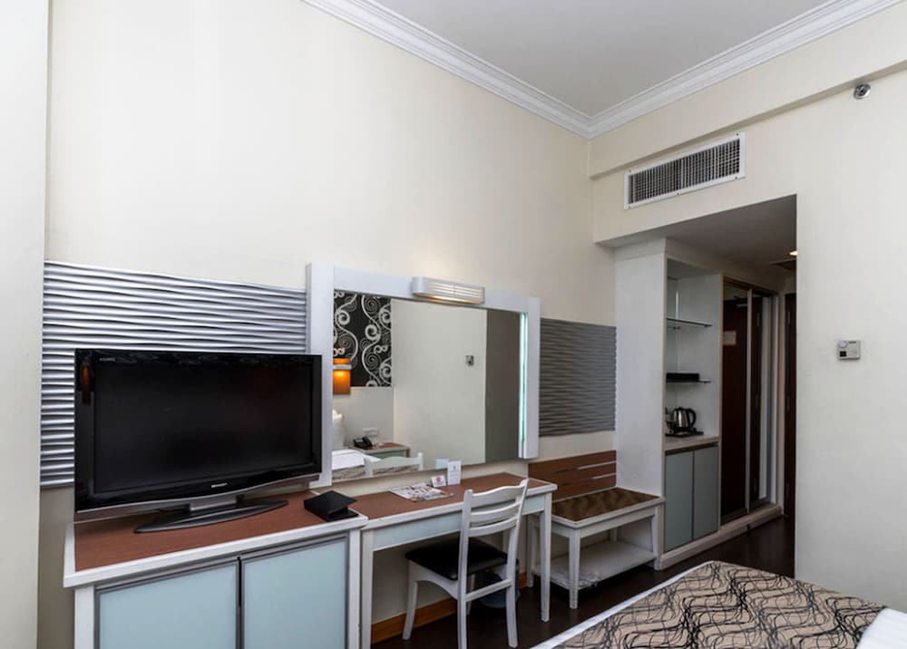 REGALODGE HOTEL & SPA