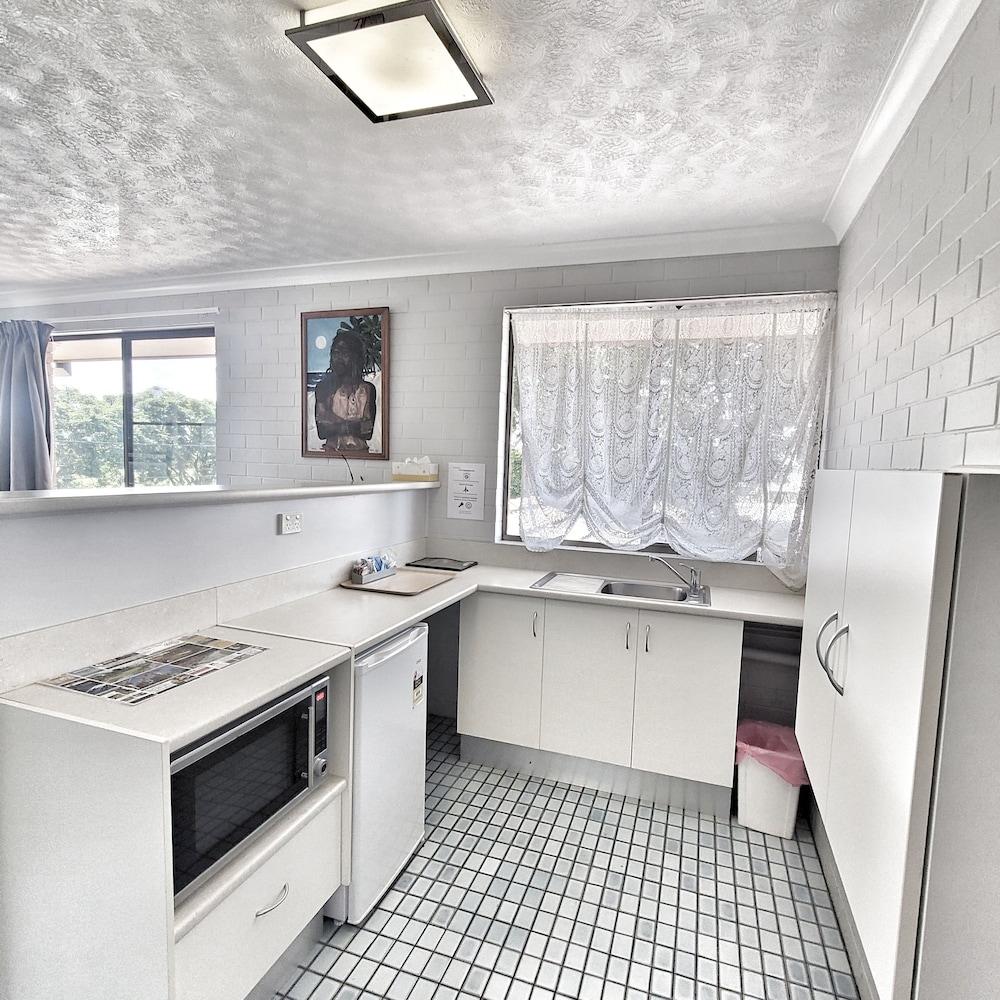 A Raceview Motor Inn