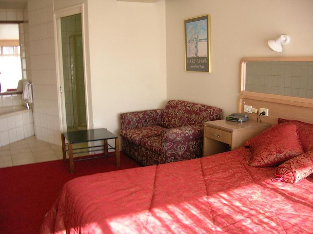 The Peninsula Motor Inn