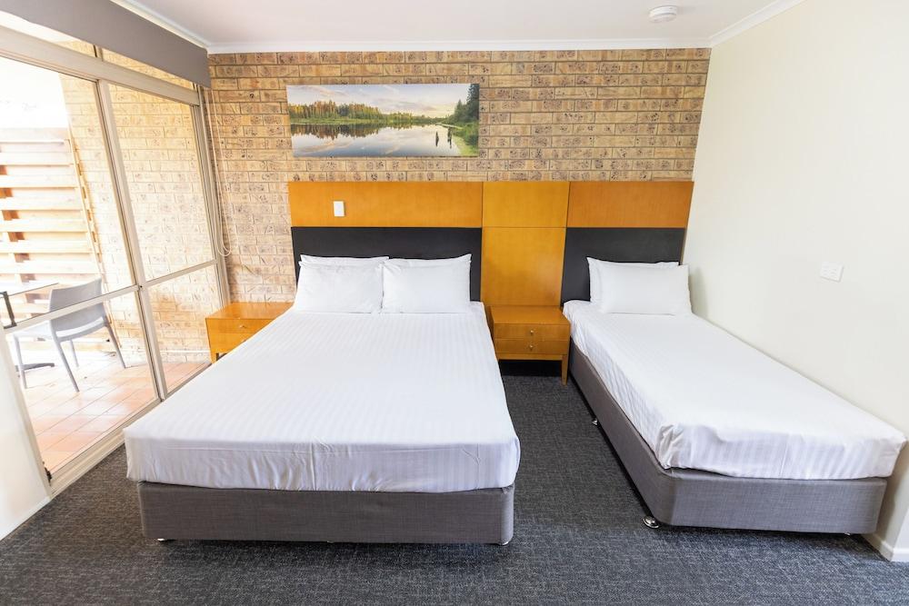 Sundowner Hotel Motel