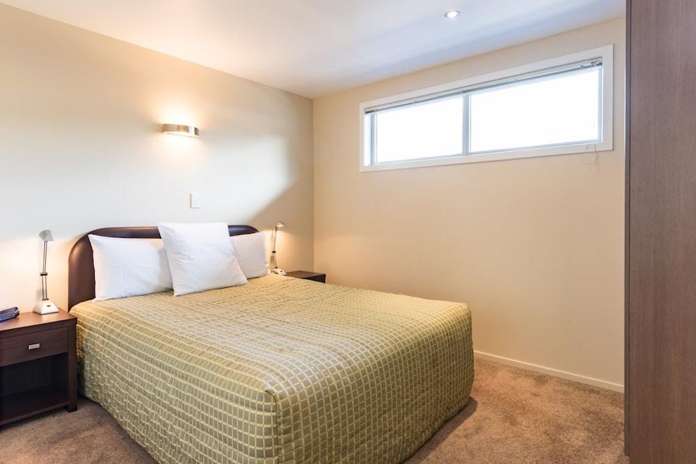 Edgewater Palms Apartments