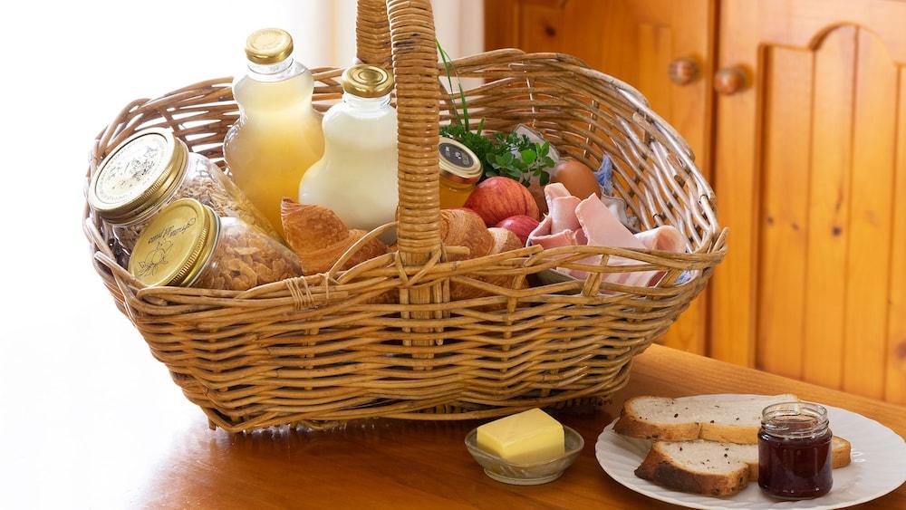 Honeysuckle Cottages Stanthorpe