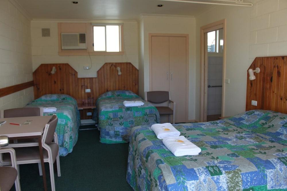 Pelicans Motel San Remo