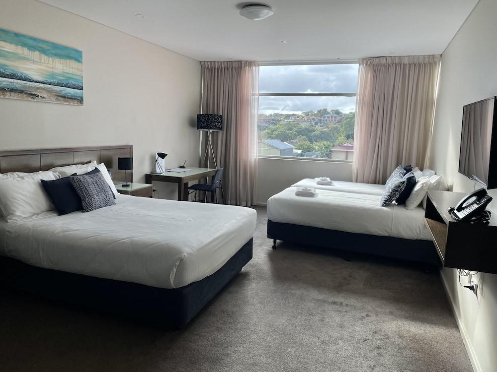 Sfera's Park Suites & Convention Centre