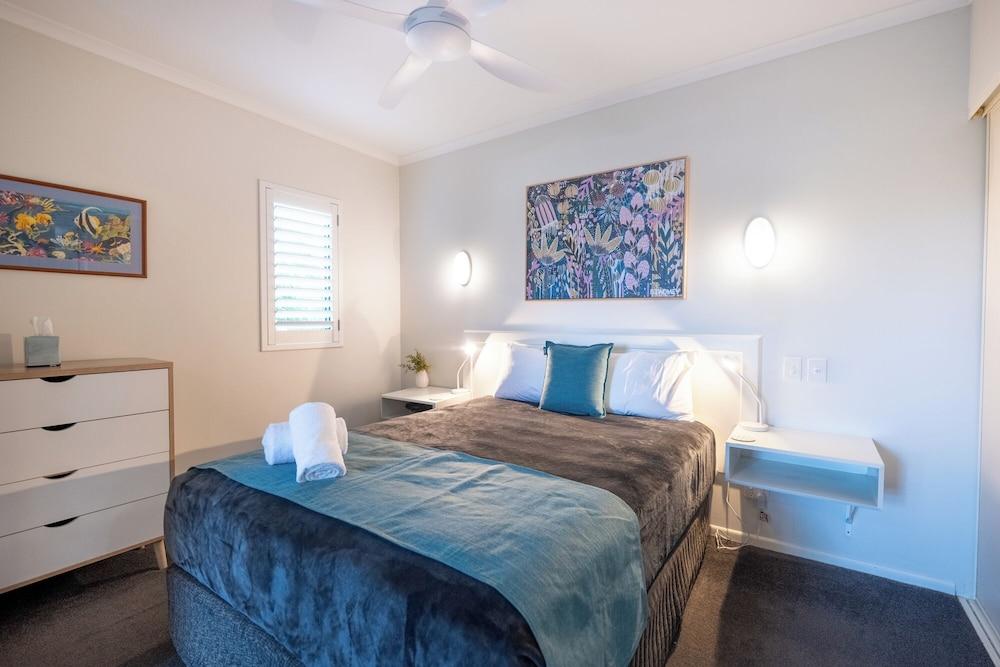 Noosa River Sandy Shores