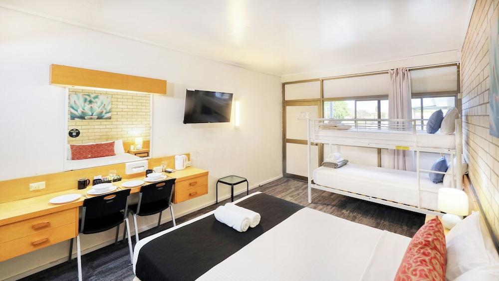 Tropical Gate Motor Inn