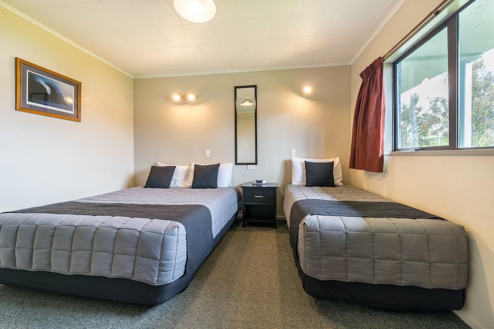 Lakeside Motel & Apartments