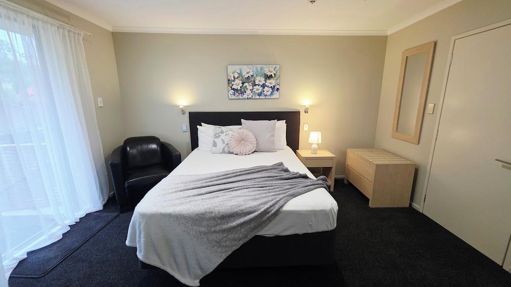 Tower Junction Motor Lodge